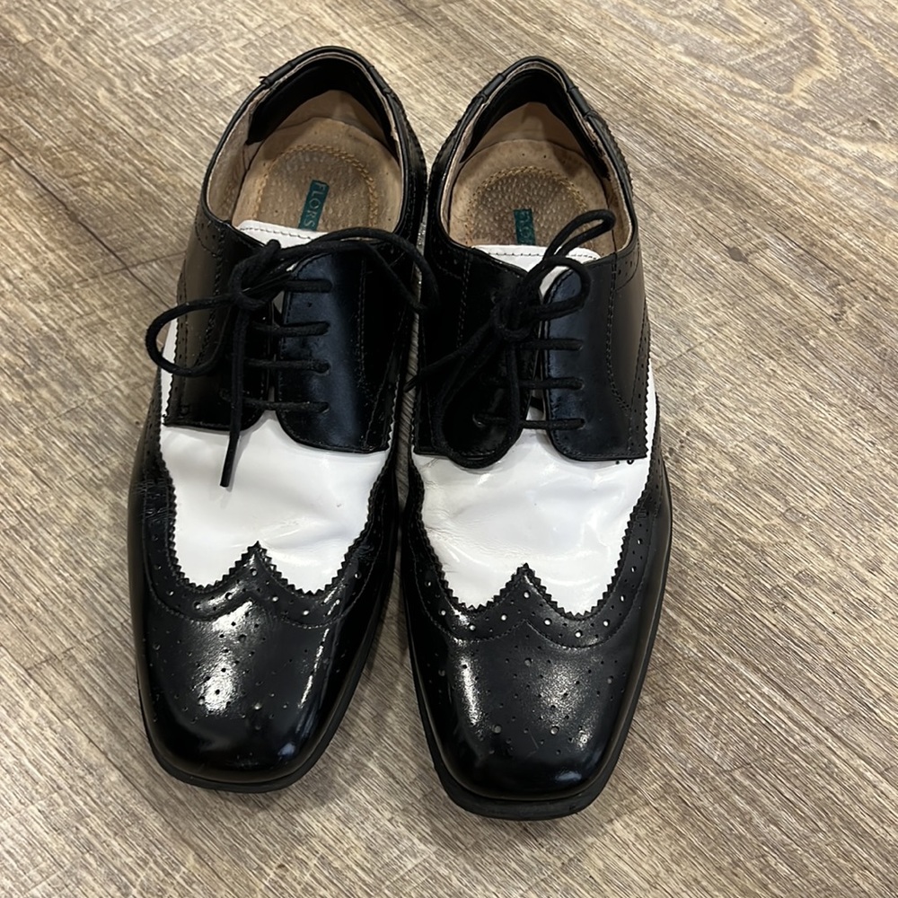 Florsheim kids/boys/men’s tuxedo dress shoes. Size 5.5. Leather.